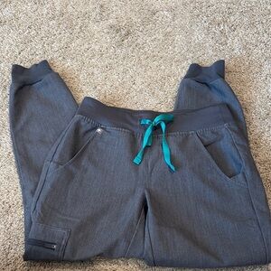 FIGS xxs petite joggers/ xxs top :)